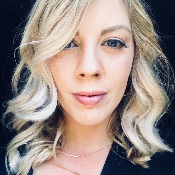 Meet your Posher, Amanda - Picture 2 of 8